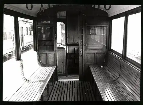 Fotografie Innenansicht Strassenbahn-Triebwagen Nr. 3256 der Verkehrsbetriebe in Köln