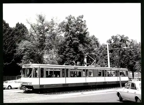 Fotografie unbekannter Fotograf, Ansicht Köln, Strassenbahn Typ B am Stadtwaldgürtel Ecke Wüllnerstrasse 1973