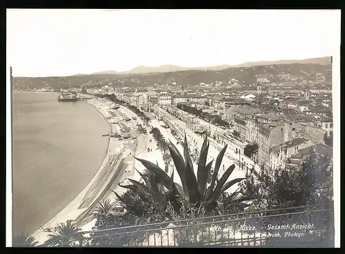 Fotografie Lehnert & Landrock, Nr. 67, Ansicht Nizza, Blick über den Strand mit Promenade