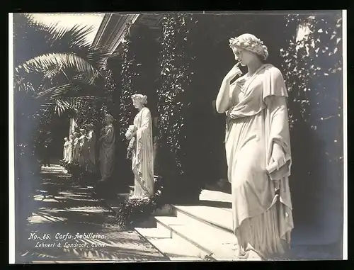 Fotografie Lehnert & Landrock, Tunis, Nr. 85, Ansicht Corfu, Statuen am Eingang zum Achilleion-Palast