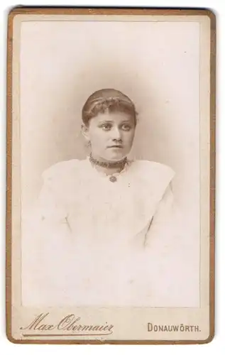 Fotografie Max Obermaier, Donauwörth, Junge Dame mit zurückgebundenem Haar