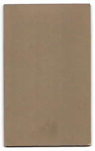 Fotografie unbekannter Fotograf und Ort, Drei ältere Damen in hübscher Kleidung