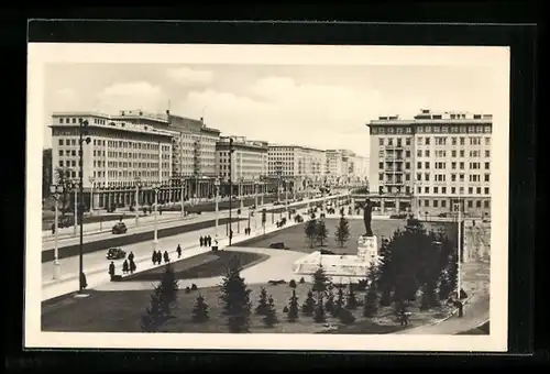 AK Berlin, Stalinallee mit Stalindenkmal