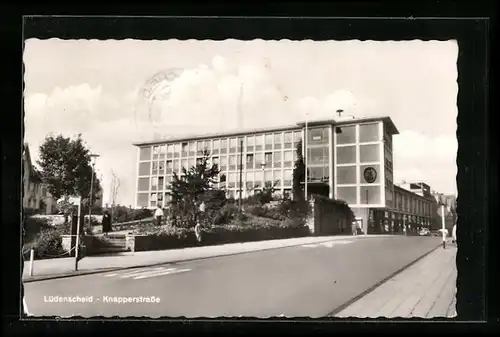 AK Lüdenscheid, Knapperstrasse mit Passanten