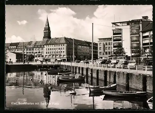 AK Kiel, Bootshafen mit Berliner Platz