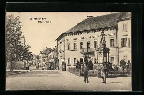 AK Germersheim, Hauptstrasse mit Denkmal
