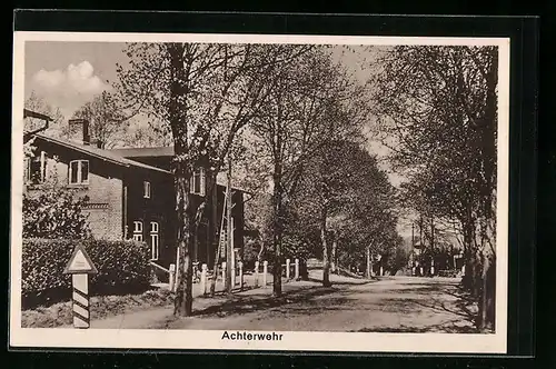 AK Achterwehr, Strassenpartie mit Bäumen