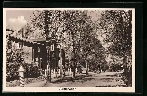 AK Achterwehr, Strassenpartie mit Bäumen