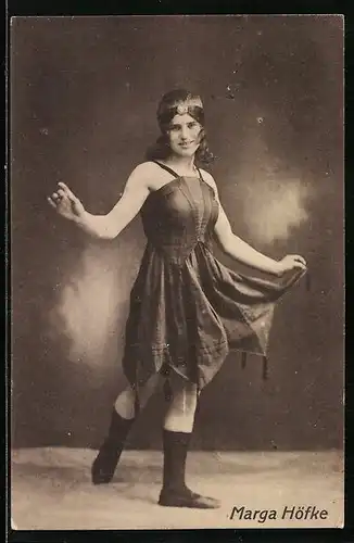 AK Tänzerin Marga Höfke im Bühnenkostüm