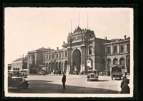AK Zürich, Hauptbahnhof mit Passanten