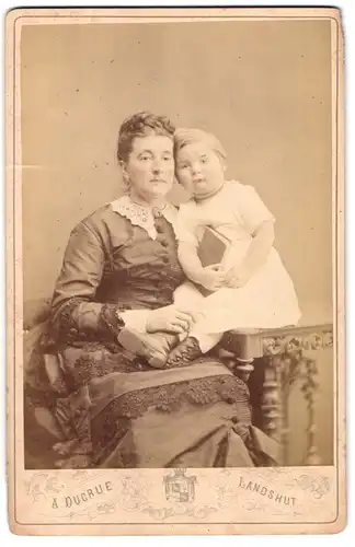 Fotografie A. Ducrue, Landshut, Bürgerliche mit ihrer Tochter