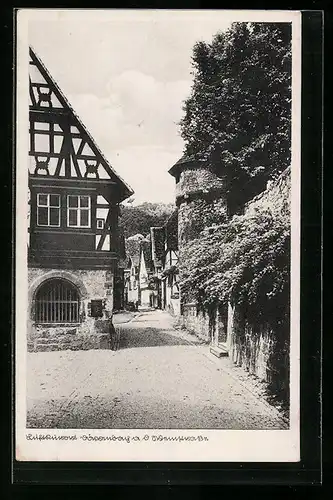 AK Dörrenbach /Weinstrasse, Schmale Gasse mit Fachwerkhaus