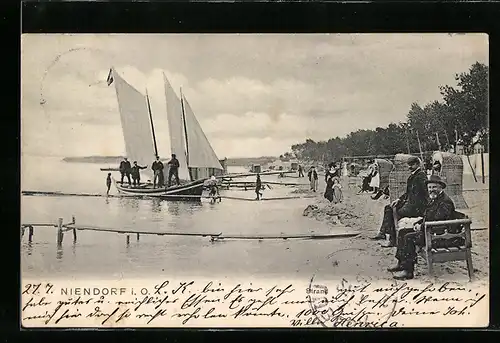 AK Ostseebad Niendorf, Strandpartie mit Segelboot