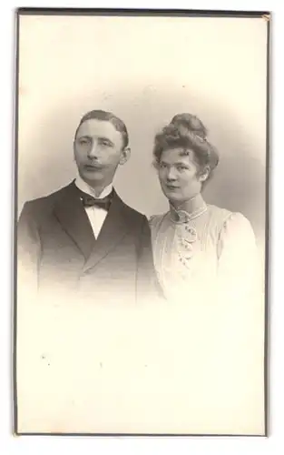 Fotografie Emil Flasche, Barmen, Heckinghauser-Str. 19, Junges Paar in eleganter Kleidung