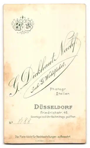 Fotografie G. Wohlfahrt, Düsseldorf, Friedrichstr. 46, Elegant gekleideter Herr mit Schnauzbart