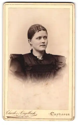 Fotografie Charles Angelbeck, Cuxhaven, Mittelstr. 2, Junge Dame mit zurückgebundenem Haar