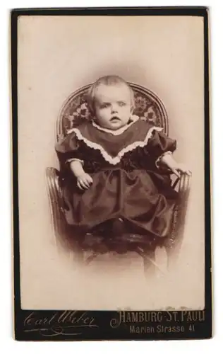 Fotografie Carl Weber, Hamburg-St. Pauli, Marien-Str. 41, Kleines Kind im modischen Kleid