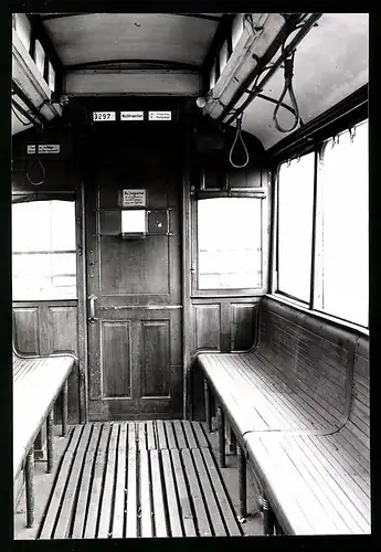 Fotografie Kleinholz, Köln, Strassenbahn-Innenansicht Triebwagen Nr. 3297 der KVB