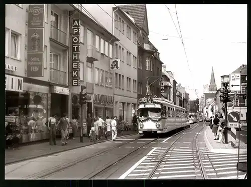 Fotografie unbekannter Fotograf, Ansicht Köln, Strassenbahn der Linie 16 während der Abschiedsfahrt