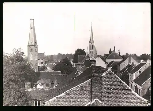 Fotografie unbekannter Fotograf, Ansicht Antwerpen - Anvers, Stadtansicht mit Kirchturm