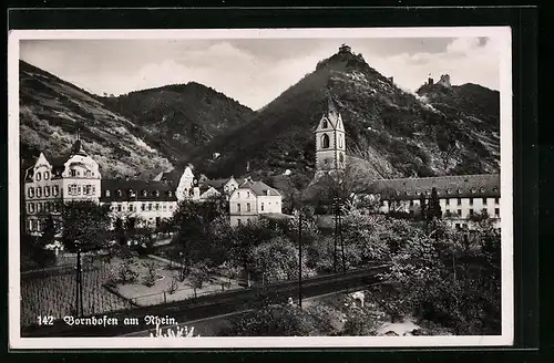 AK Bornhofen /Rh., Ortspartie mit Bergblick