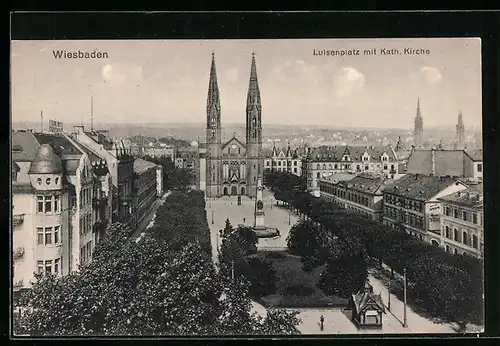 AK Wiesbaden, Luisenplatz mit kath. Kirche von oben