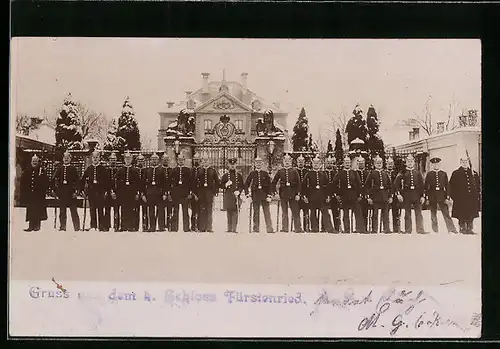 Foto-AK München, Schloss Fürstenried, Schlosswache in Uniform