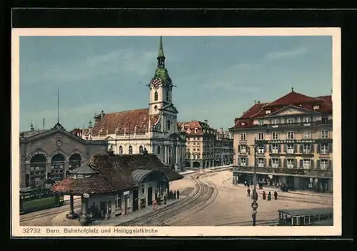 AK Bern, Bahnhofplatz und Heiliggeistkirche mit Strassenbahn