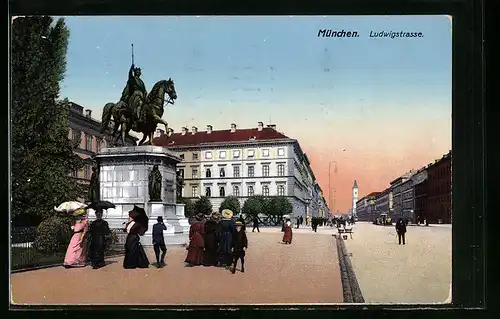 AK München, Ludwigstrasse mit Denkmal