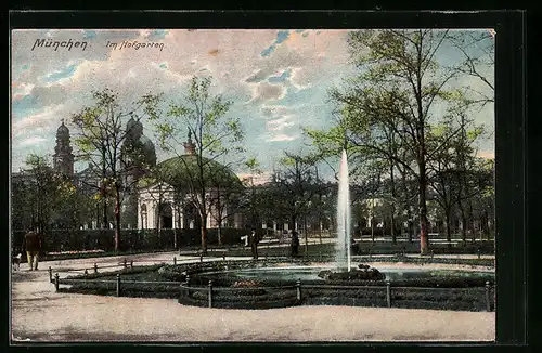 AK München, Hofgarten-Partie mit Fontäne