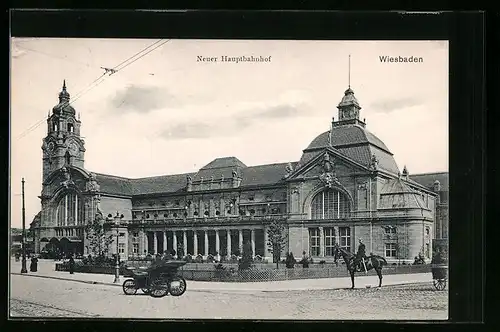 AK Wiesbaden, Blick zum neuen Hauptbahnhof, Reiter zu Pferde