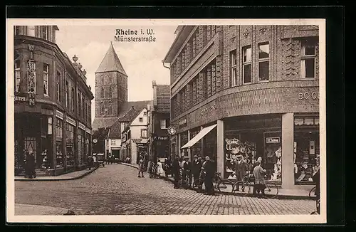 AK Rheine i. W., Münsterstrasse mit Geschäften, Passanten und Kirche