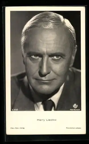 AK Schauspieler Harry Liedtke, Portrait im Anzug mit schwarzer Krawatte