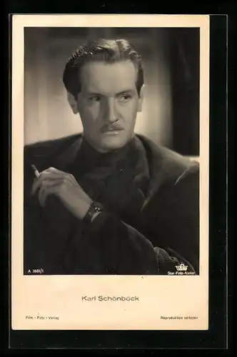 AK Schauspieler Karl Schönböck mit einer Zigarette in der Hand