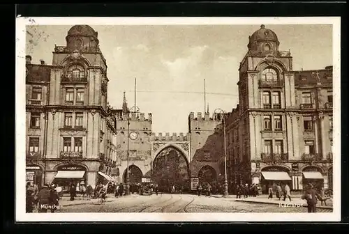 AK München, Strassenpartie am Karlstor