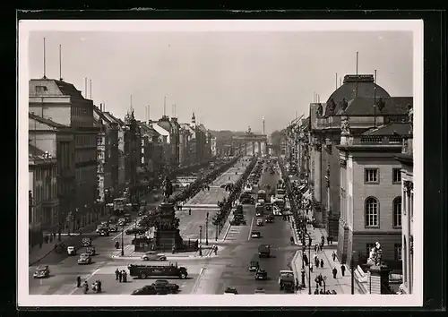 AK Berlin, Unter den Linden mit Denkmal