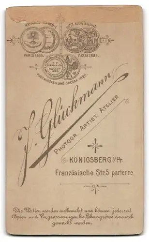 Fotografie F. Glückmann, Königsberg i. Pr., Französische Strasse 5, Dame mit Stirnlocken und Ohrschmuck in Spitzenbluse