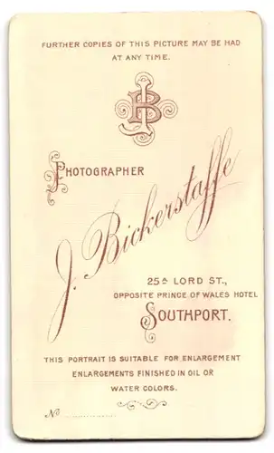 Fotografie J. Bickerstaffe, Southport, 25 A, Lord St., Bürgerliche Dame in zeitgenössischer Kleidung