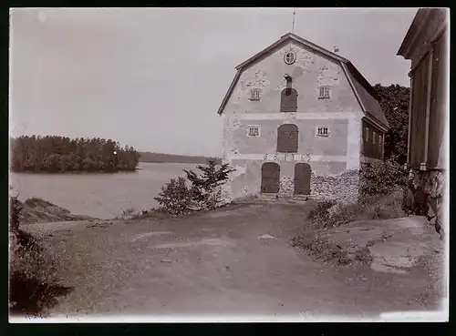 Fotografie M.L. Carstens, Hamburg, Ansicht Fagervik, Speichergebäude am Ufer