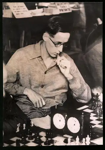 Fotografie Scherl, Berlin, Ansicht Brighton / Sussex, B.H. Wood beim Schach-Schachspiel im Royal Pavillon 1938