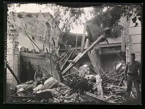 Fotografie Ansicht Görz / Gorizia, Südbahnhof, das zerschossene Restaurationsgebäude, 1.WK