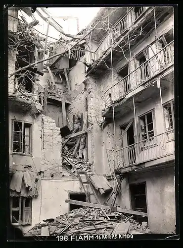Fotografie Ansicht Görz / Gorizia, Via della Caserna 9, Hofansicht des zerschossenen Wohnhauses 1915, 1.WK