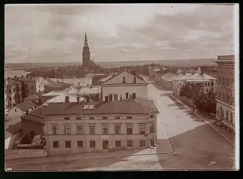 Fotografie Knackstädt & Nähter, Hamburg, Ansicht Björneburg / Finnland, Blick über die Stadt zur Kirche