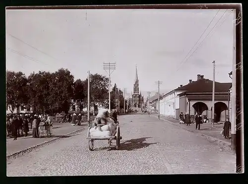 Fotografie Knackstädt & Nähter, Hamburg, Ansicht St. Michel - Mikkeli / Finnland, Strasse am Markt mit Blick zur Kirche