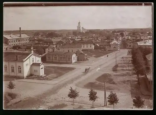 Fotografie Knackstädt & Nähter, Hamburg, Ansicht Rauma / Finnland, Ortsansicht mit Kirche & Fabrik