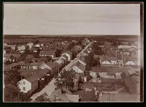 Fotografie M.L. Carstens, Hamburg, Ansicht Gamlakarleby - Kokkola / Finnland, Blick über den Ort