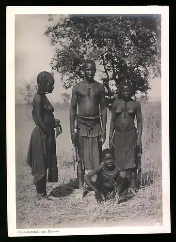 Fotografie Deutsch-Südwestafrika, DSWA, Eingeborene halb nackte Owambo am Kunene