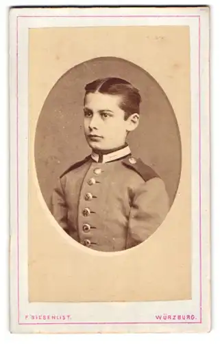 Fotografie F. Siebenlist, Würzburg, junger Knabe als Kadett in Gardeuniform