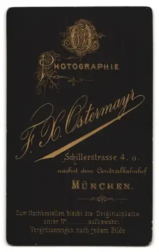 Fotografie F. X. Ostermayr, München, bayrischer Soldat in Uniform nebst Raupenhelm, Säbel mit Portepee