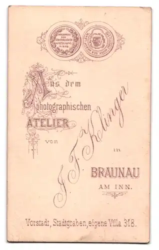 Fotografie J. F. Klinger, Braunau, Portrait K.u.K. Soldat in Uniform mit zwei Orden an der Brust